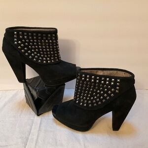 Kenneth Cole Size 7.5 Bootie Women's Slip On Studded Heeled Ankle Boots Black